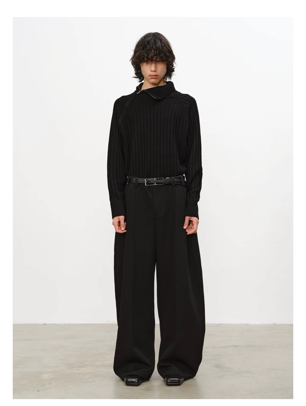 ASYMMETRY SWEATER