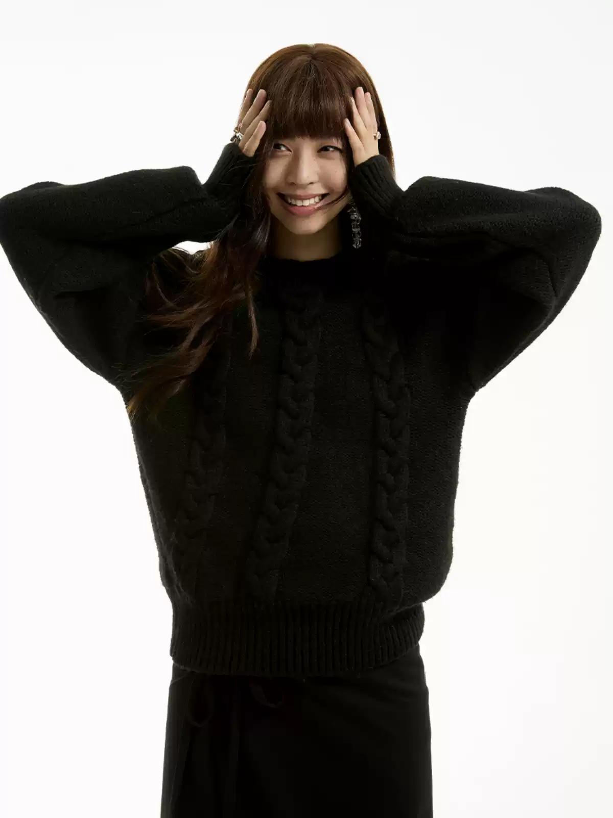 KNIT SWEATER