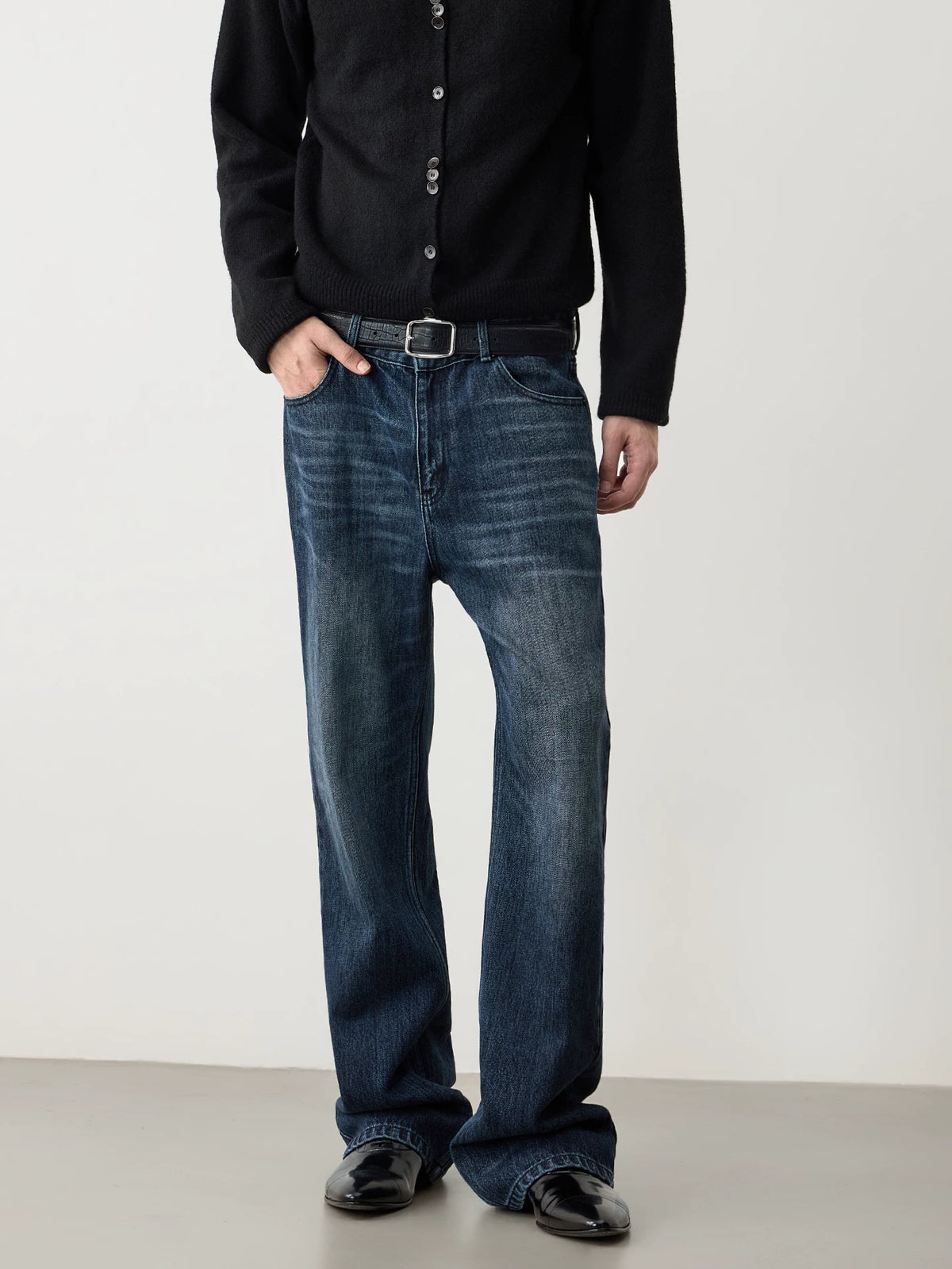 CASUAL STRAIGHT-LEG JEANS COLLECTION