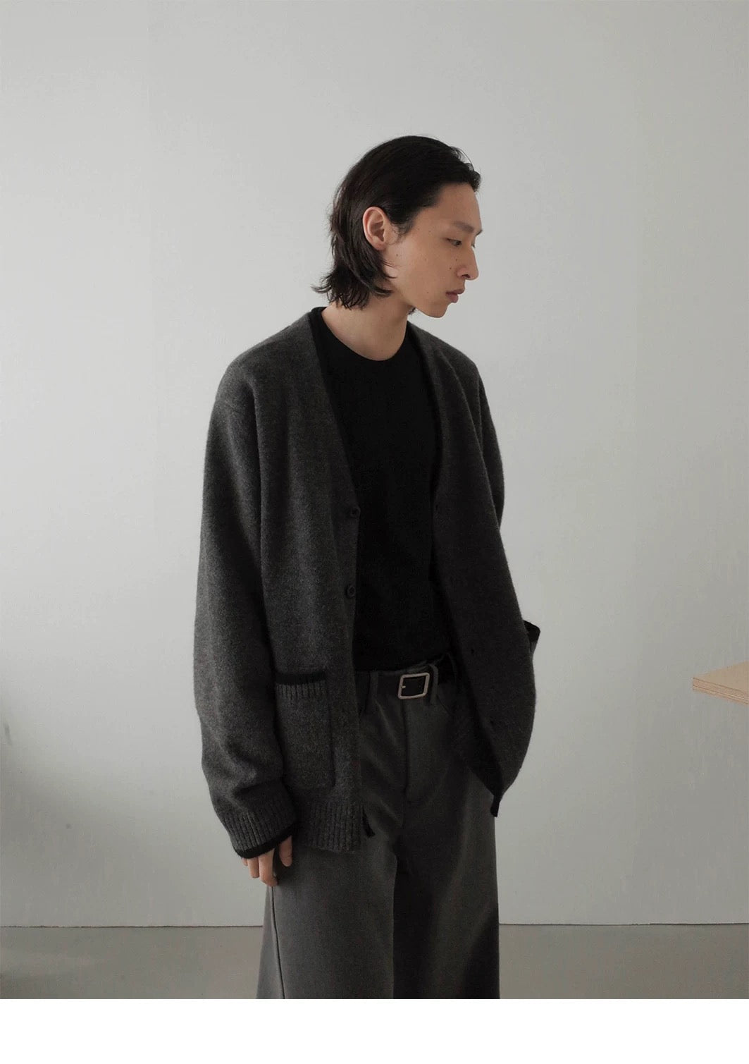 V-NECK KNITTED CARDIGAN