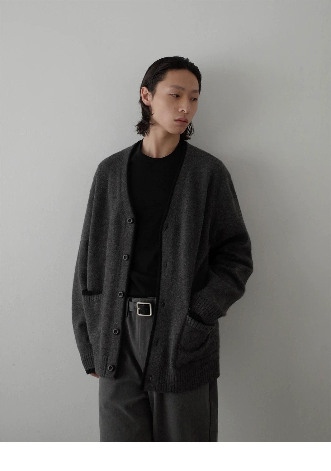 V-NECK KNITTED CARDIGAN