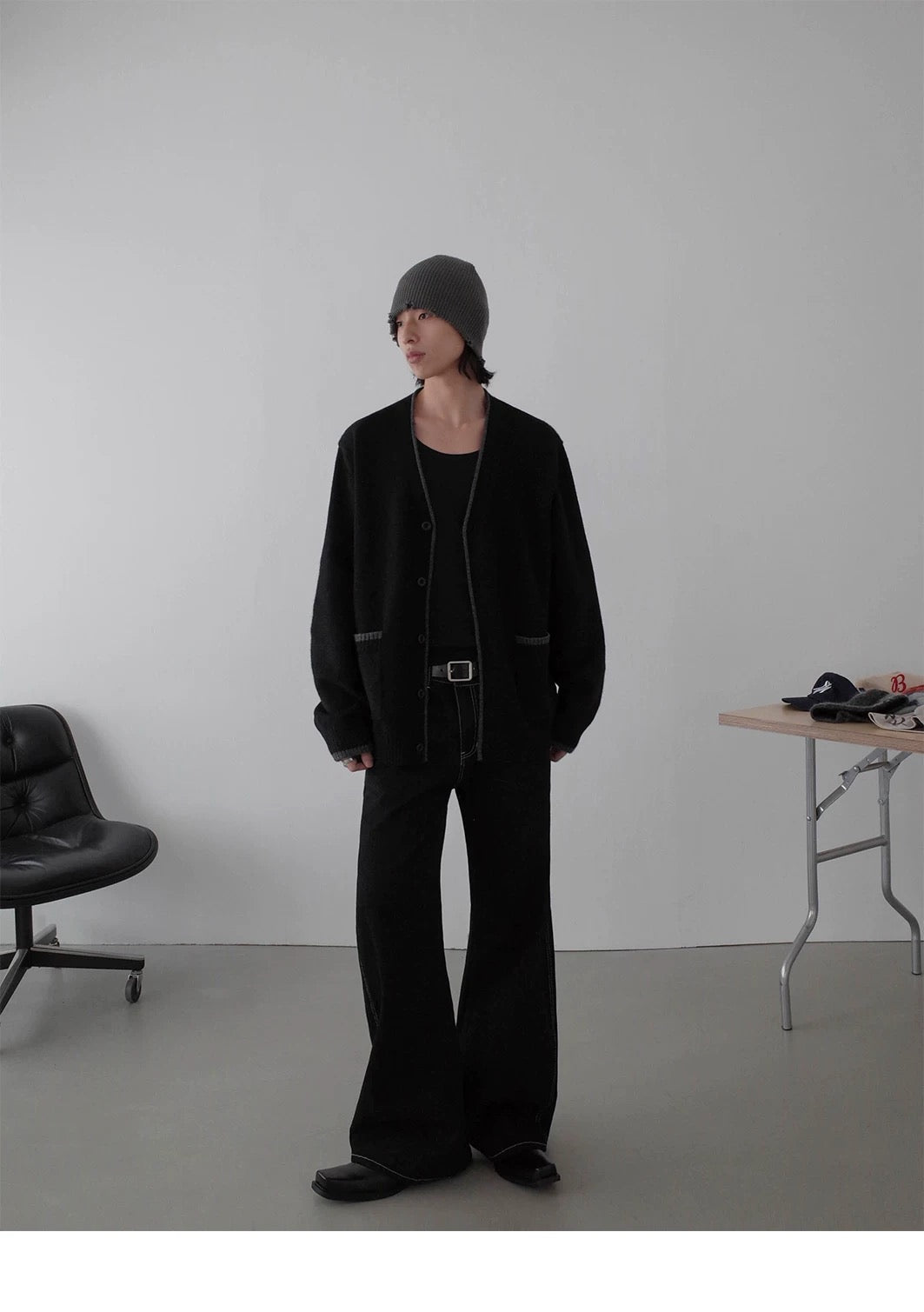 V-NECK KNITTED CARDIGAN