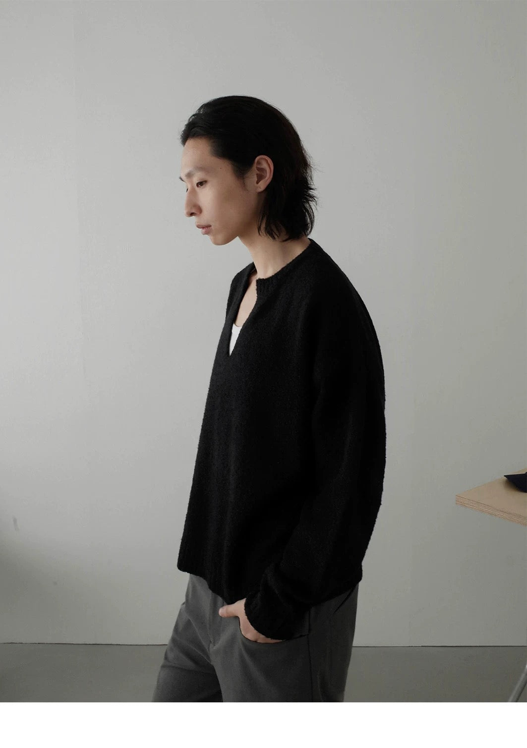 RETRO V-NECK KNIT SWEATER