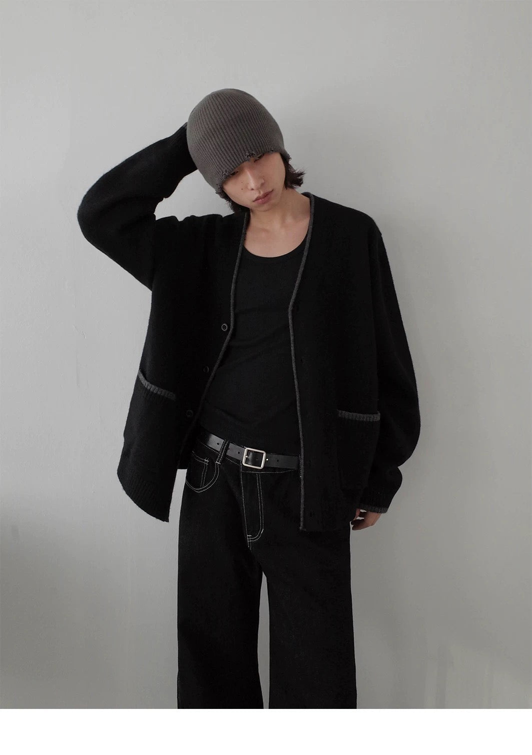 V-NECK KNITTED CARDIGAN