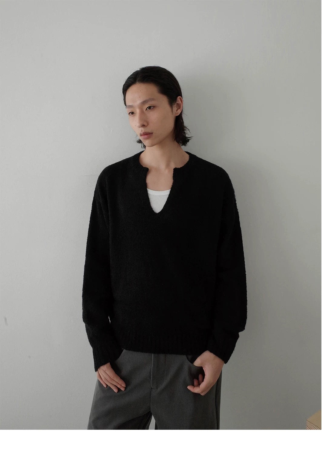 RETRO V-NECK KNIT SWEATER