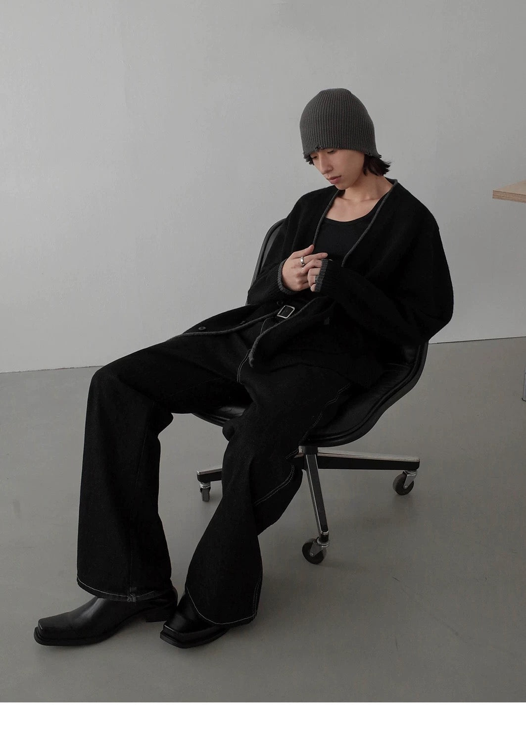 V-NECK KNITTED CARDIGAN