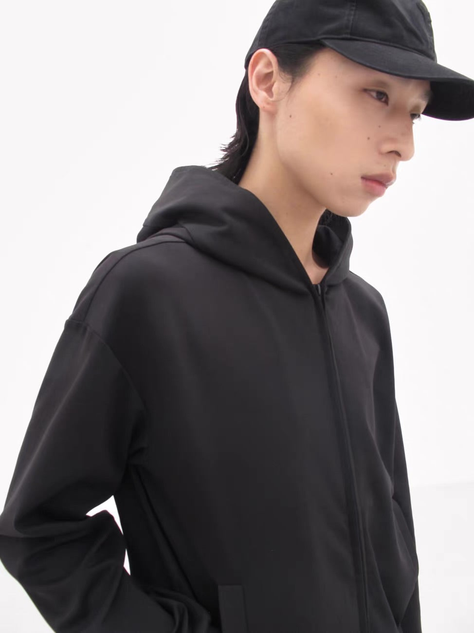 SHORT FIT HOODIE
