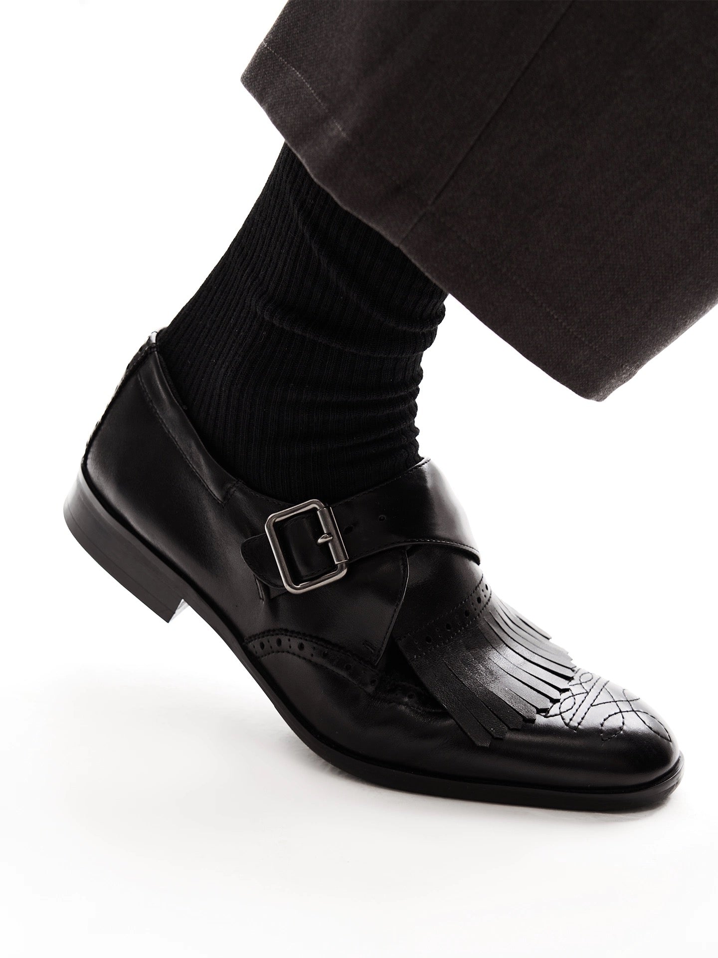 EMBROIDERED BROGUE LEATHER SHOES