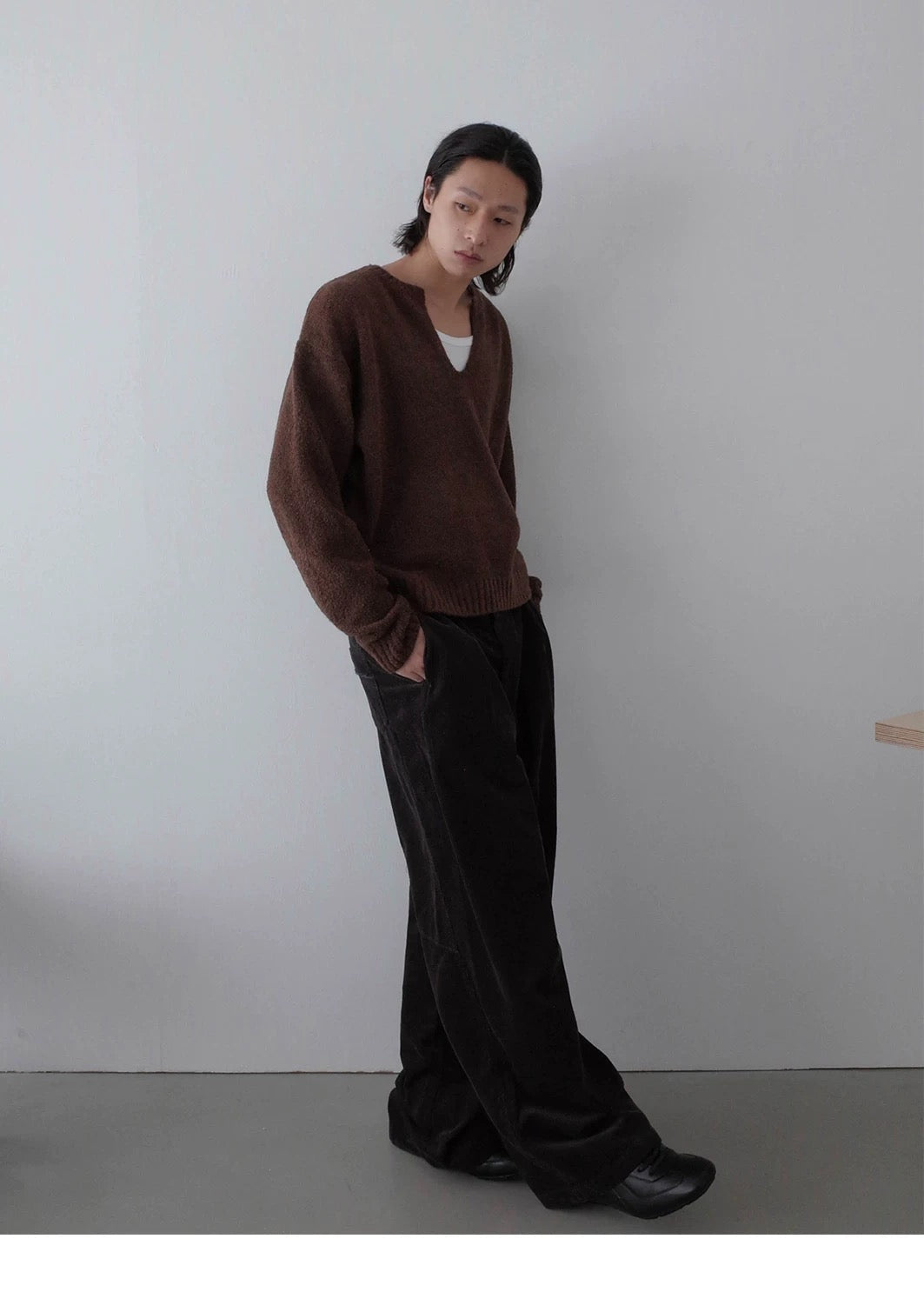 RETRO V-NECK KNIT SWEATER