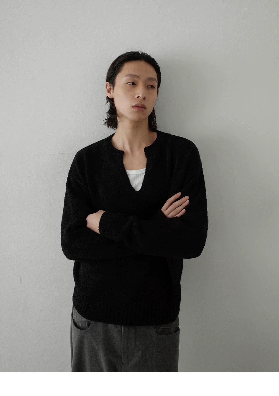 RETRO V-NECK KNIT SWEATER