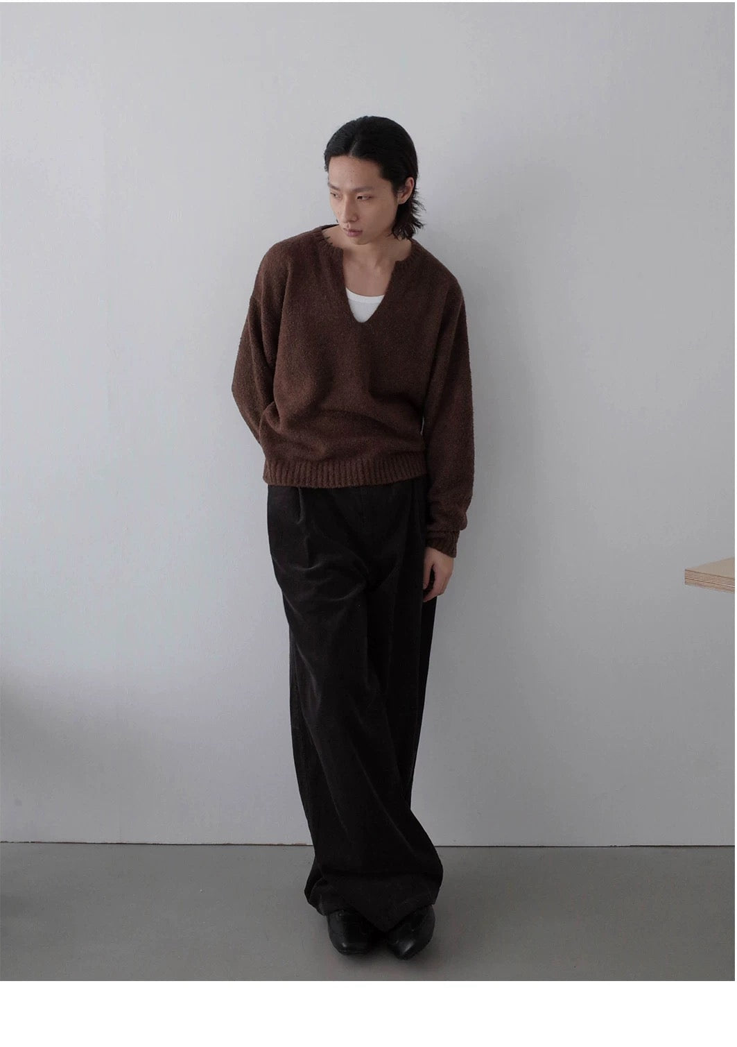 RETRO V-NECK KNIT SWEATER