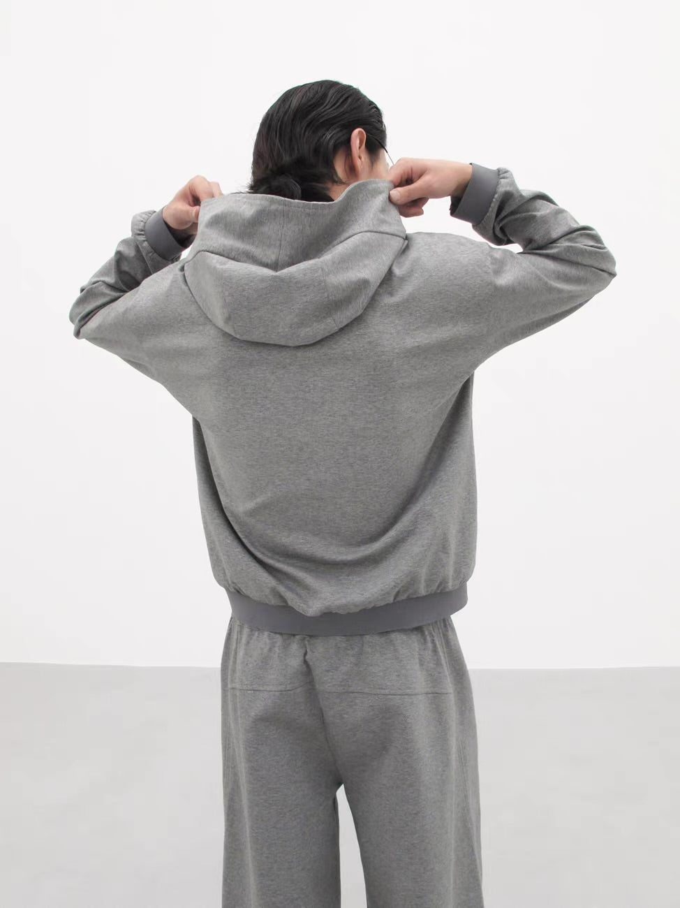 SHORT FIT HOODIE
