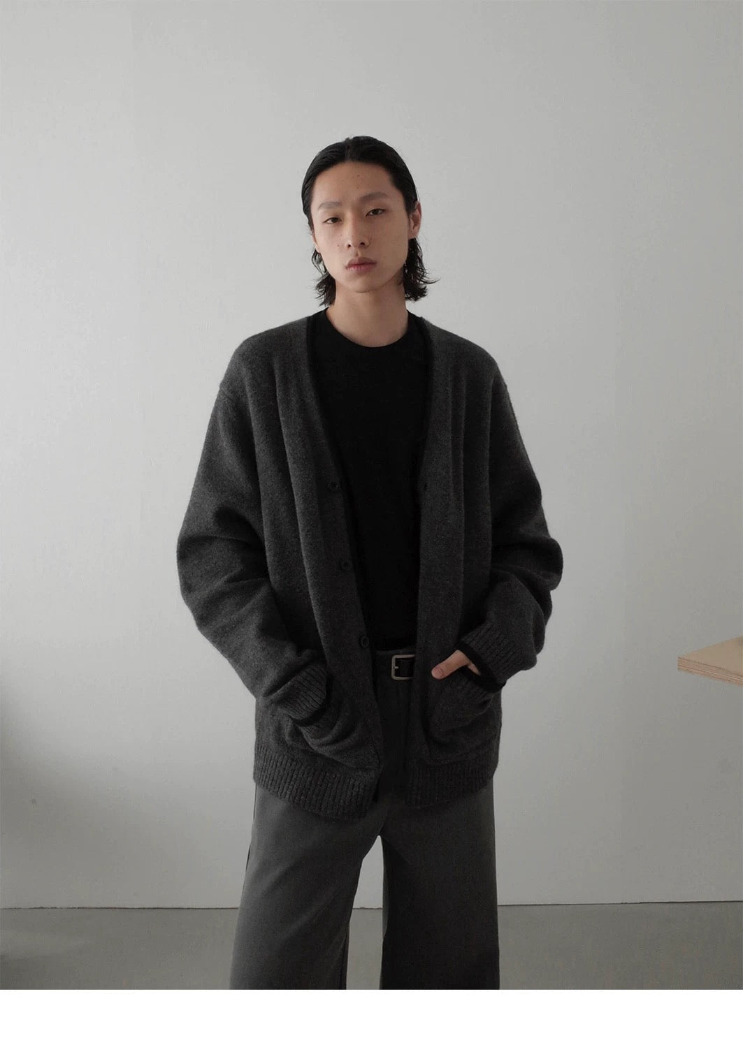 V-NECK KNITTED CARDIGAN