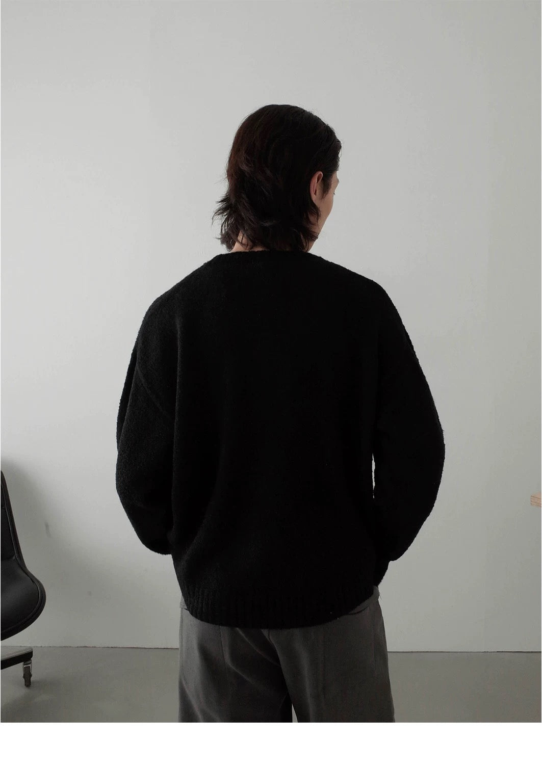 RETRO V-NECK KNIT SWEATER