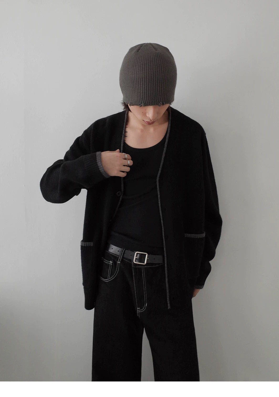 V-NECK KNITTED CARDIGAN