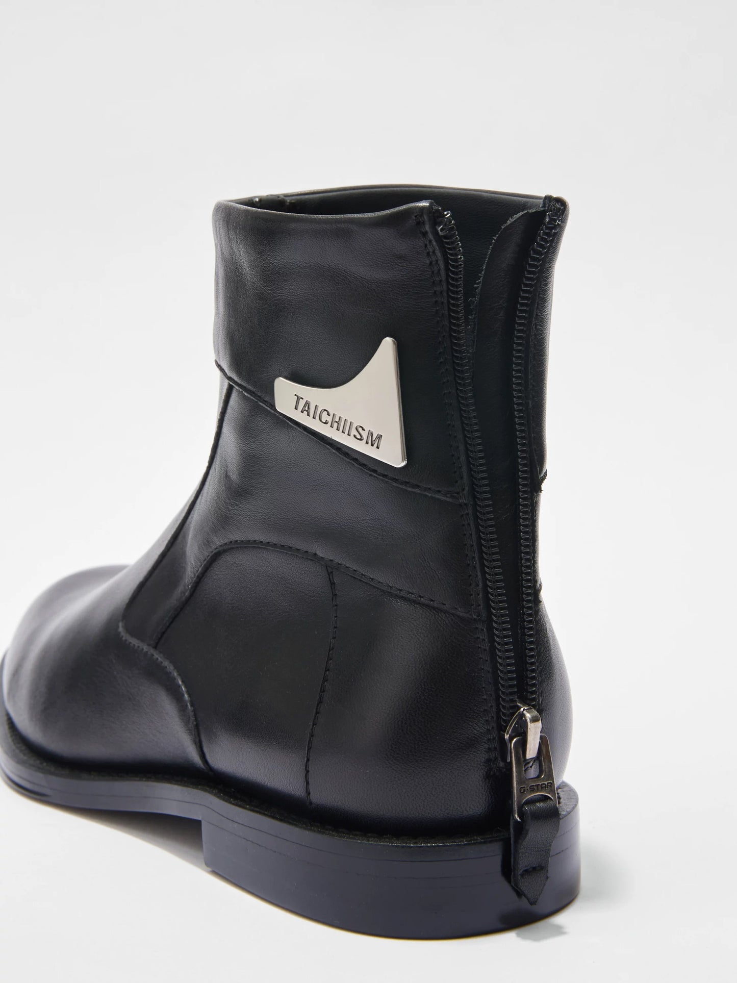 POINTED CHELSEA BOOTS