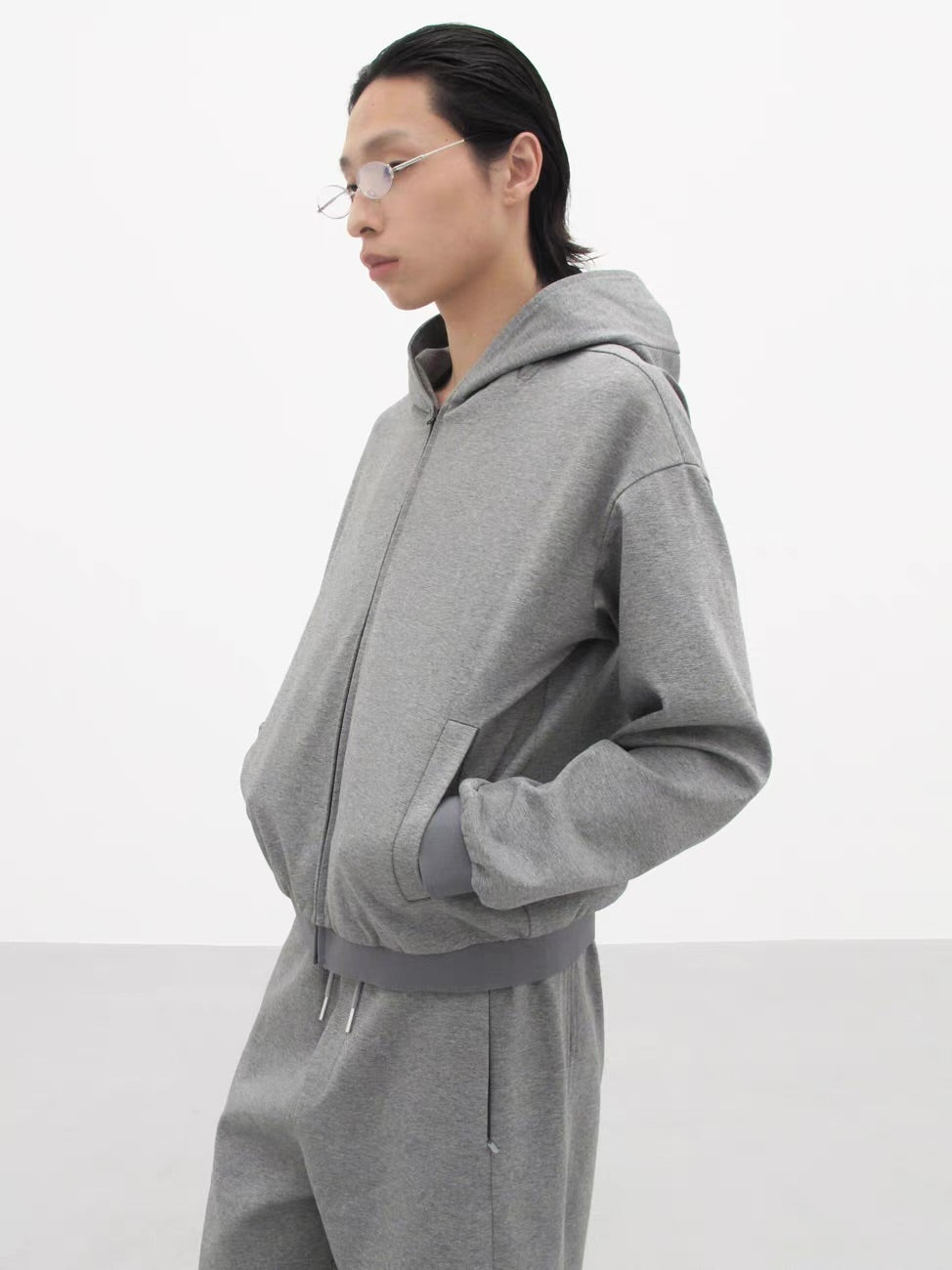 SHORT FIT HOODIE