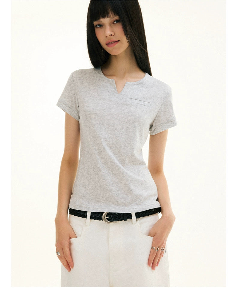 BASIC V-NECK TEE