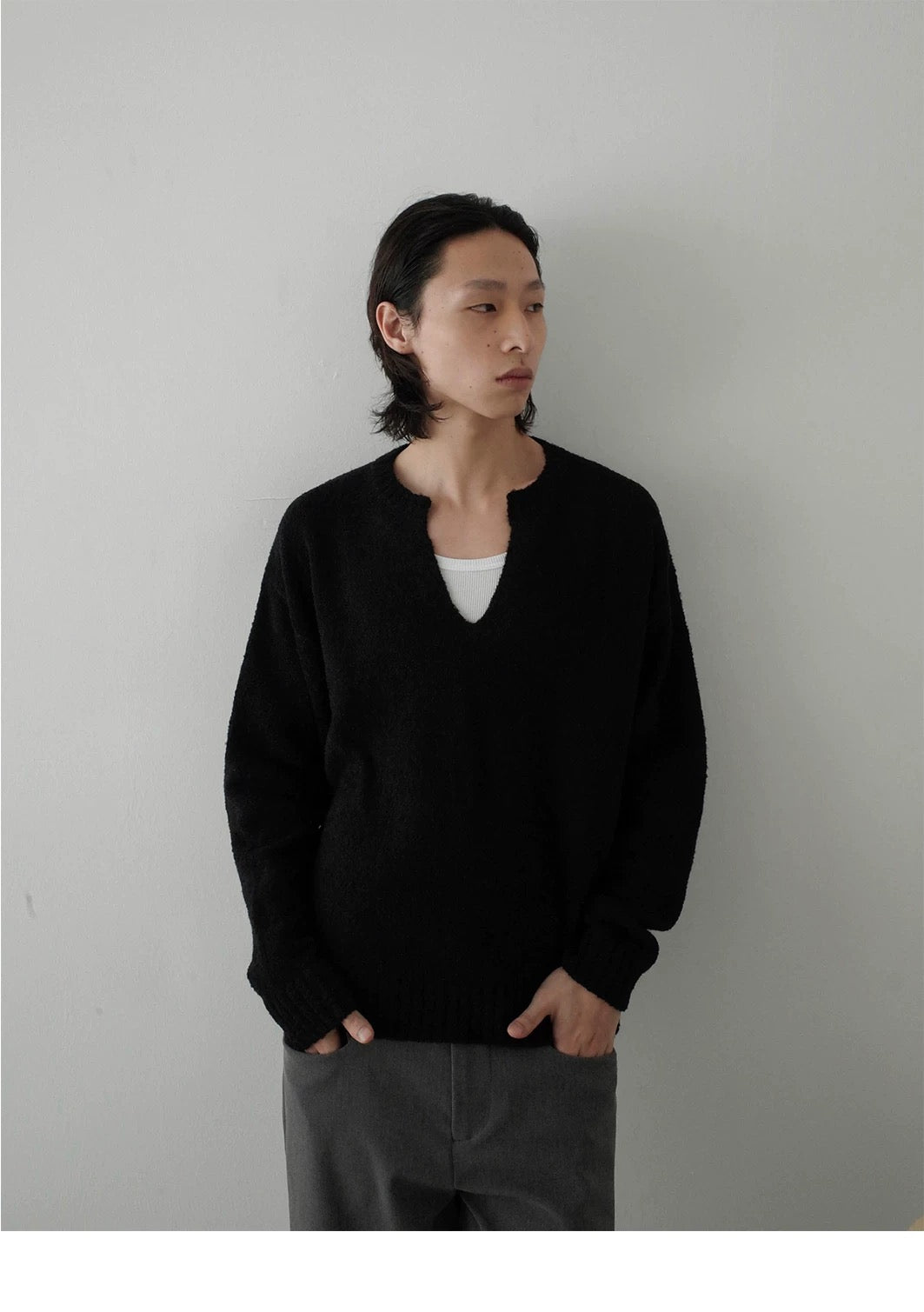 RETRO V-NECK KNIT SWEATER