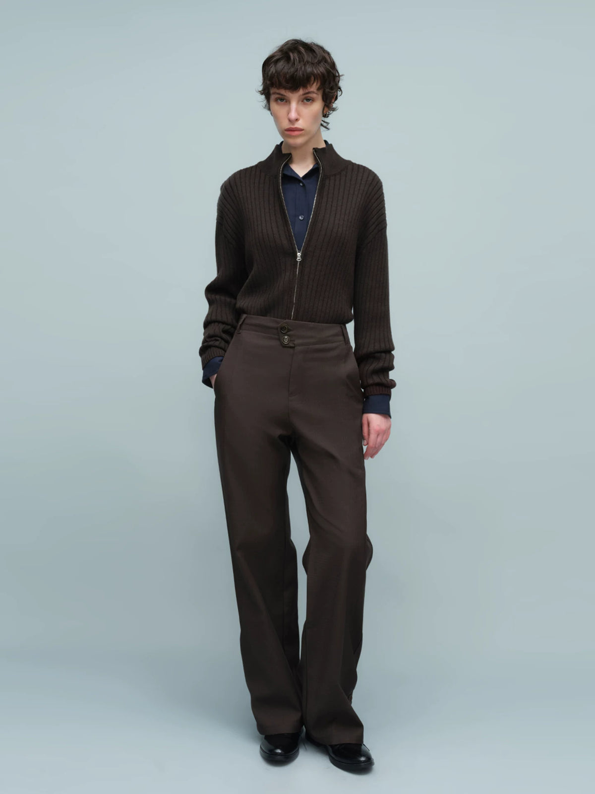 ASYMMETRIC WAIST BUTTON HEM TROUSERS ダークブラウン
