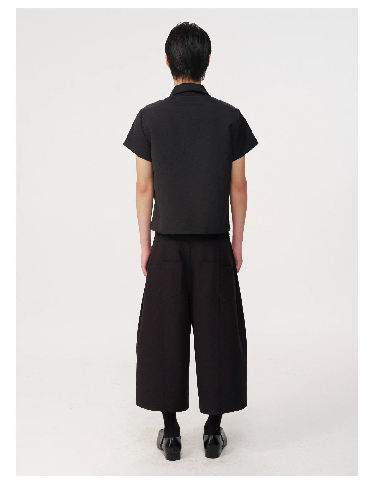 FITTED SHORT SLEEVE SHIRT