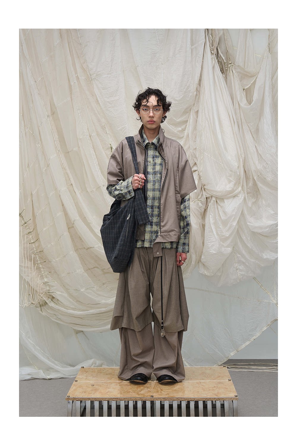 ELEGANT DRAPED PLEATED PANTS
