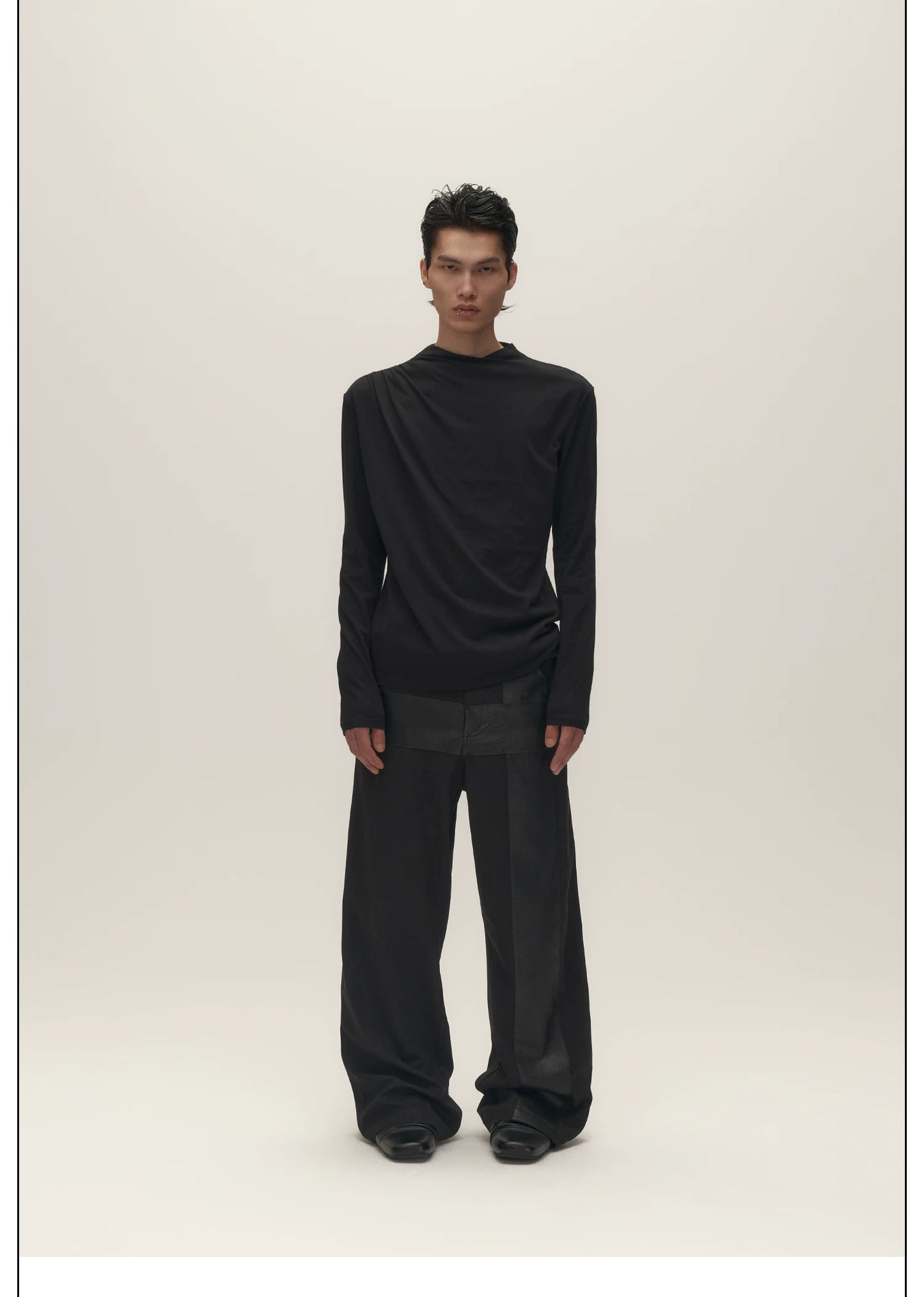 PLEATED HIGH NECK LONG SLEEVE