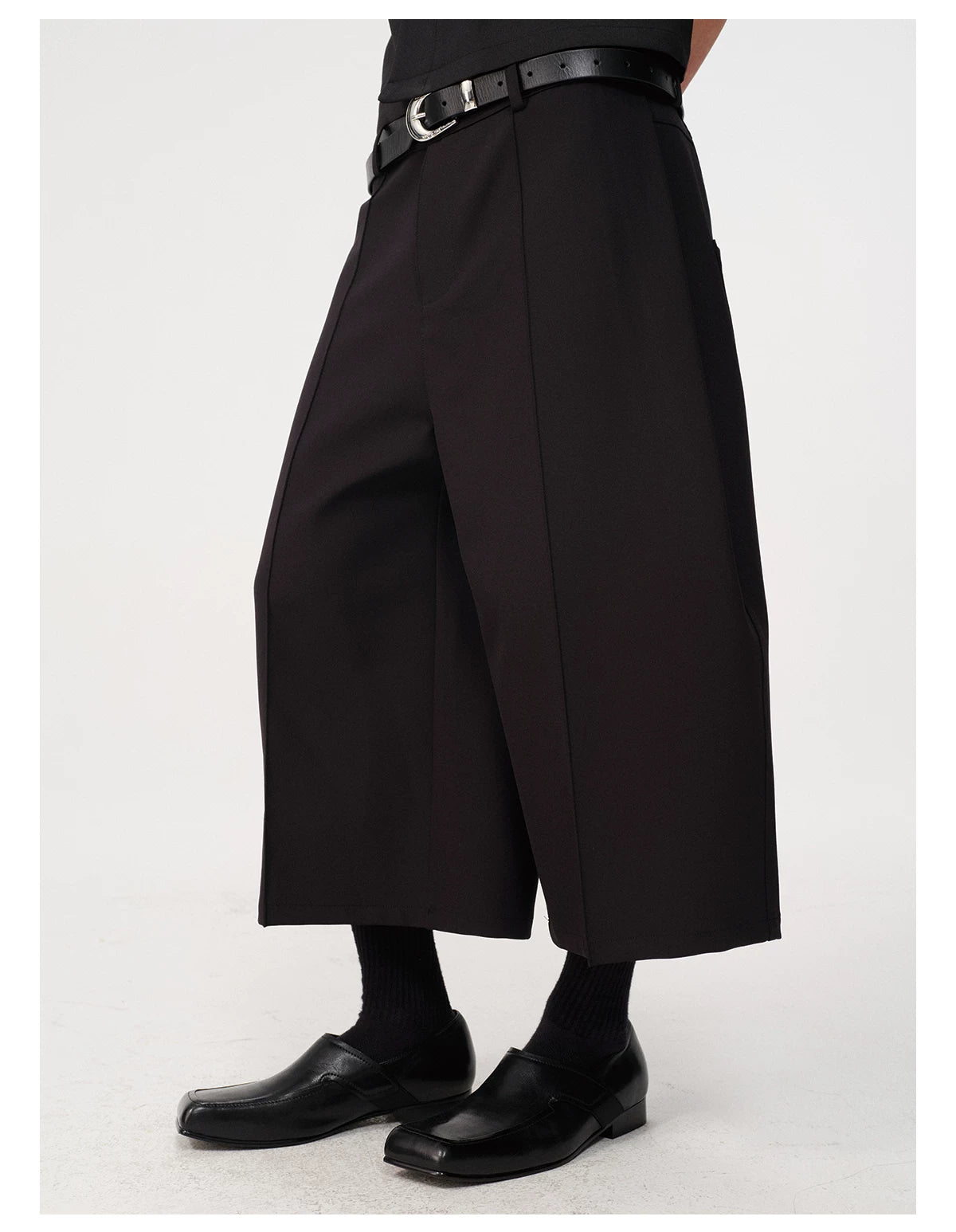 CURVED PLEATED PANTS