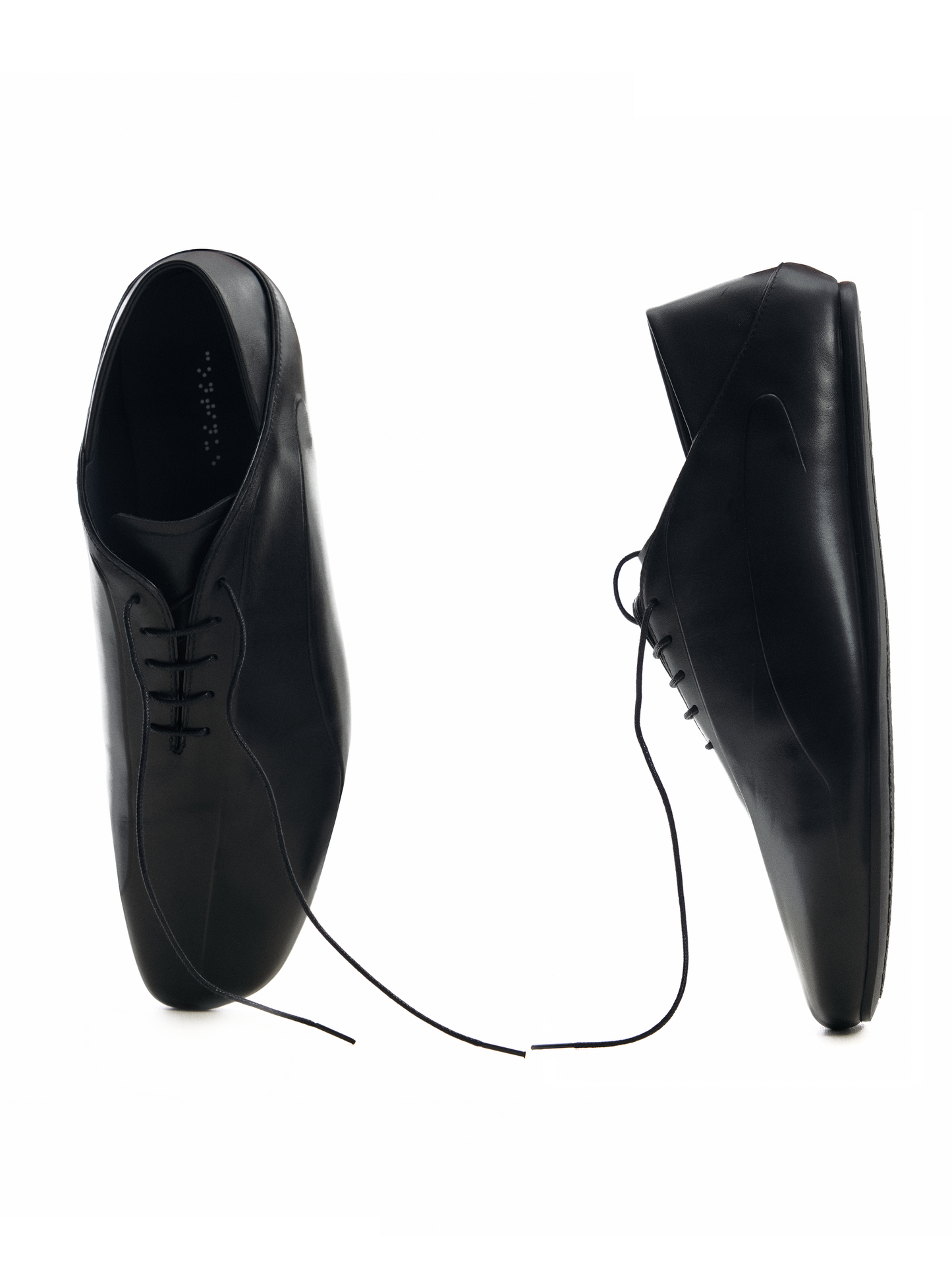 EMBOSSED CALFSKIN CASUAL SHOES