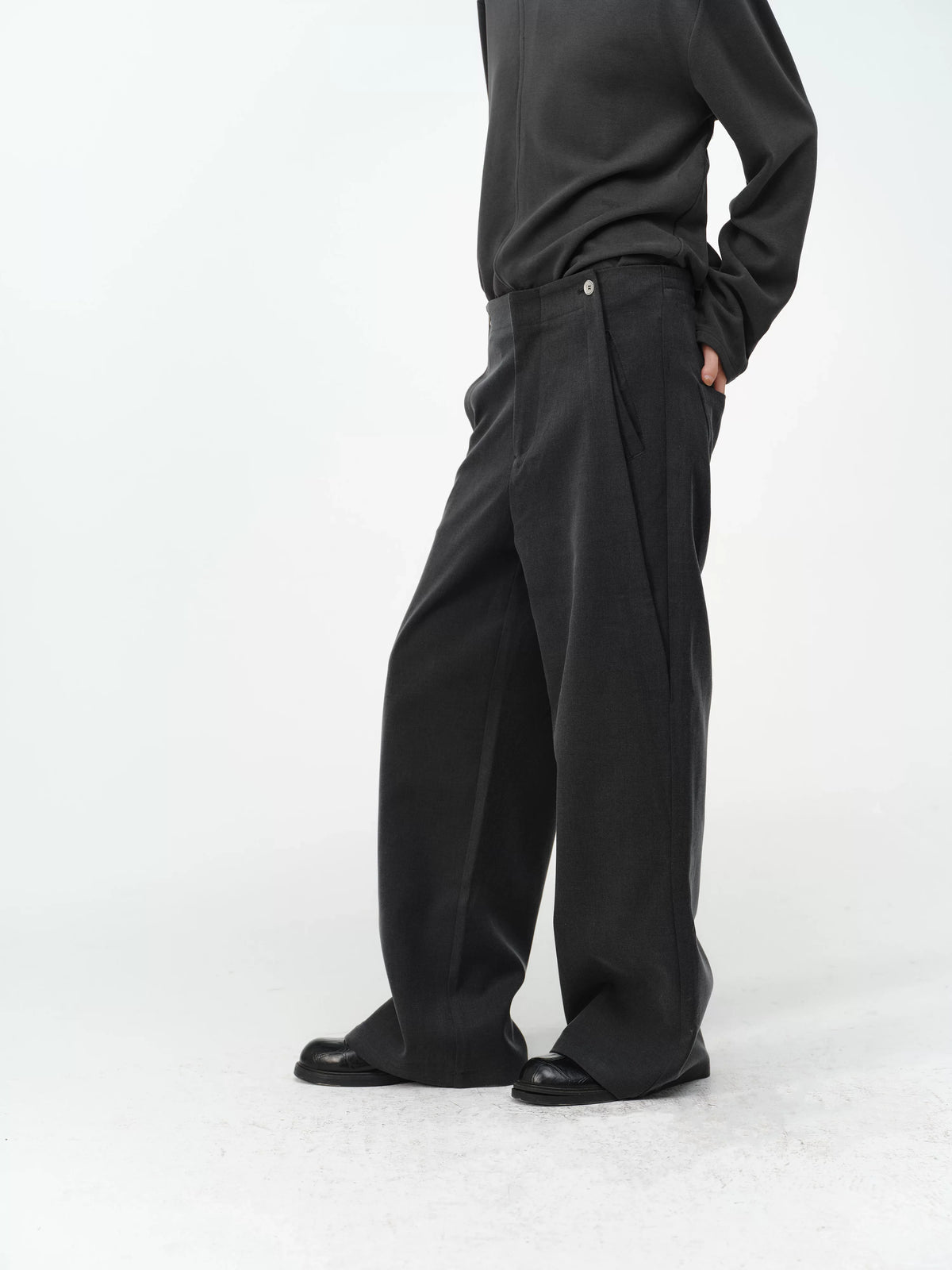 LOOSE-FIT BUTTON-FLY WIDE-LEG PANTS