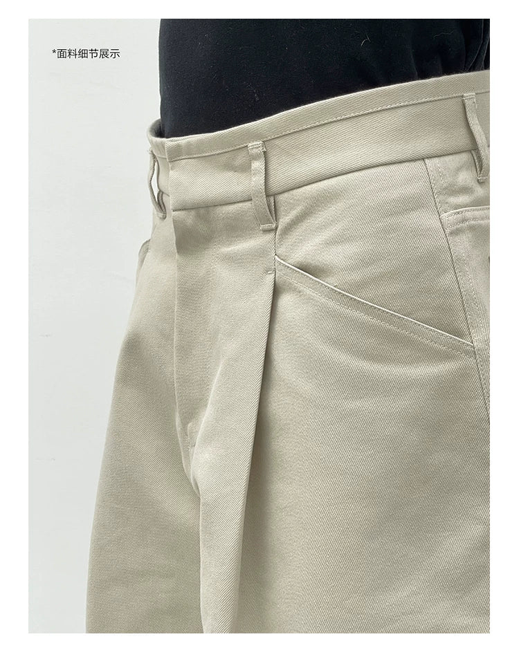 CROPPED KHAKI PLEATED SHORTS