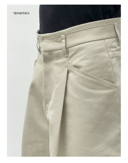 CROPPED KHAKI PLEATED SHORTS