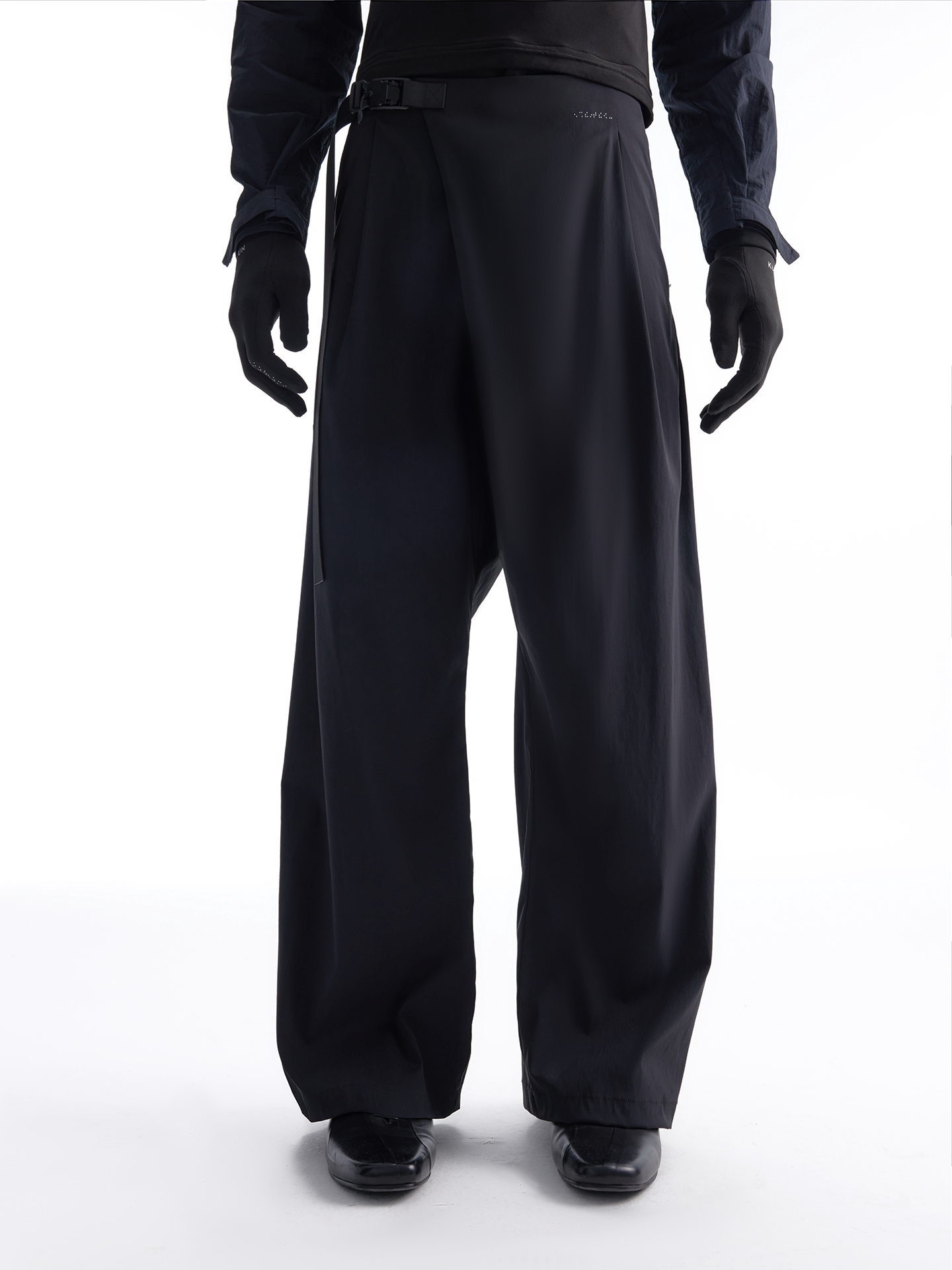 TORSION QUICK-RELEASE CROPPED PANTS