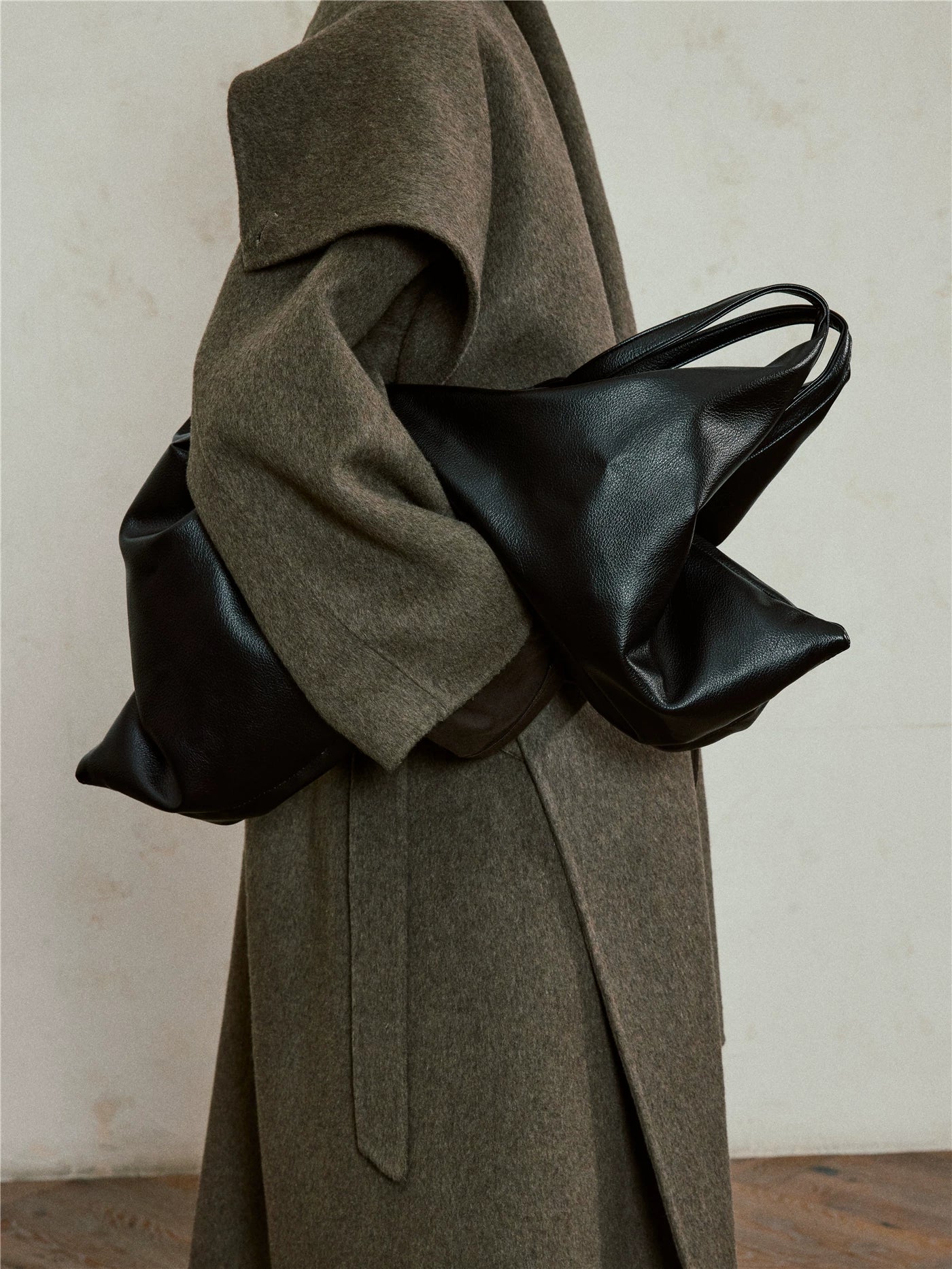 MINIMALIST LARGE TOTE BAG