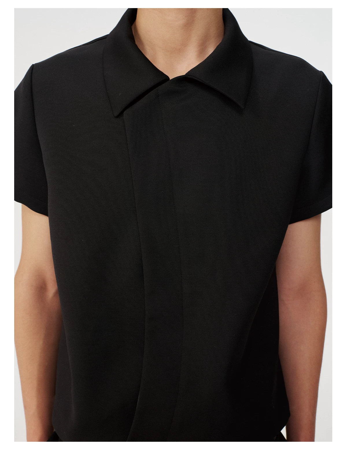 FITTED SHORT SLEEVE SHIRT