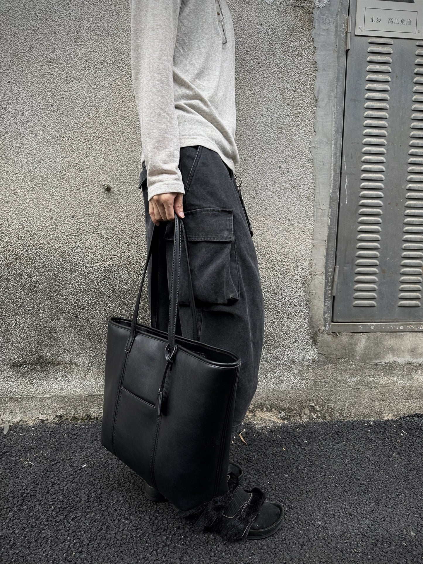 EDGED COMMUTER BAG