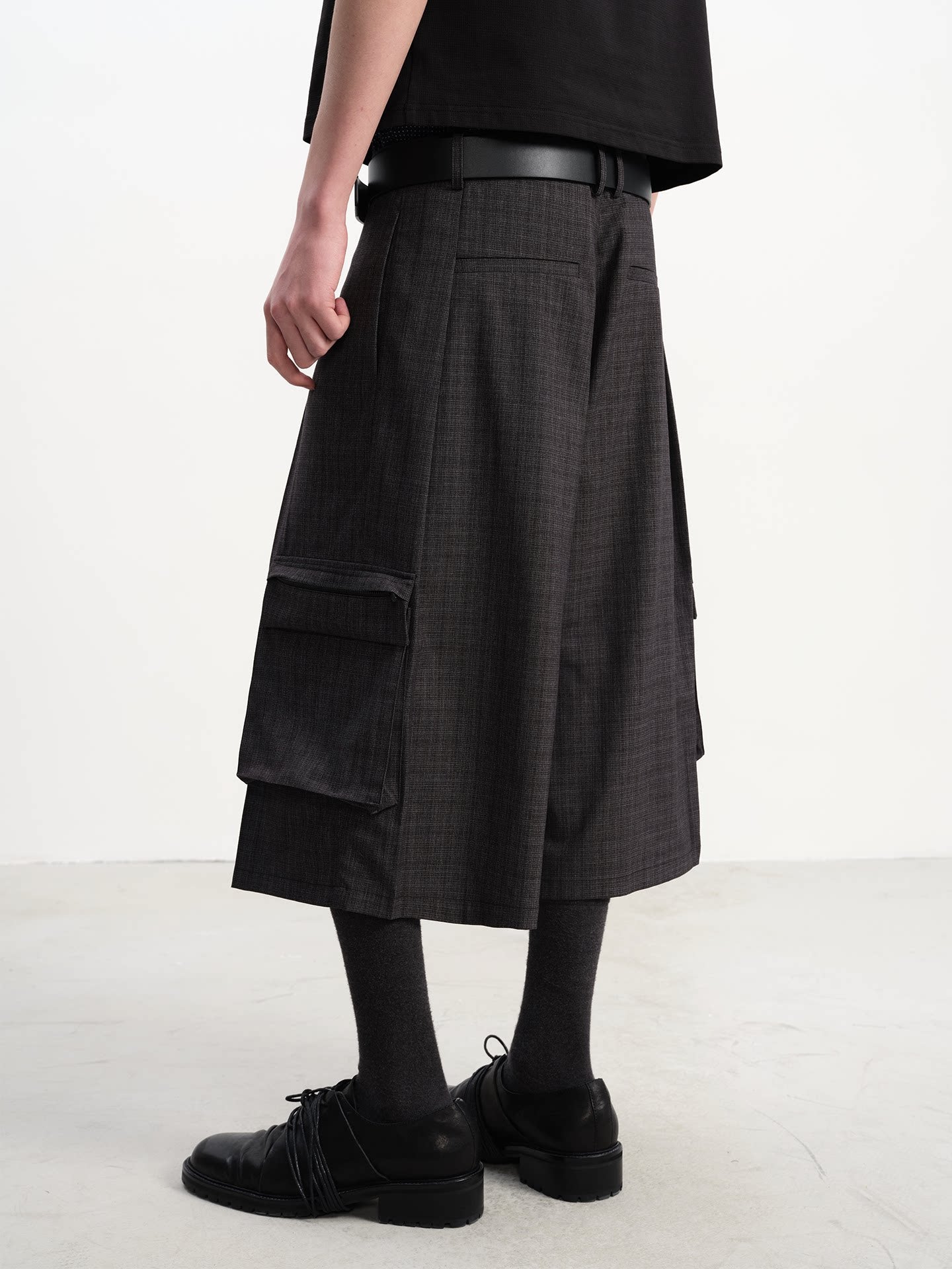 PLAID PLEATED WORK SHORTS