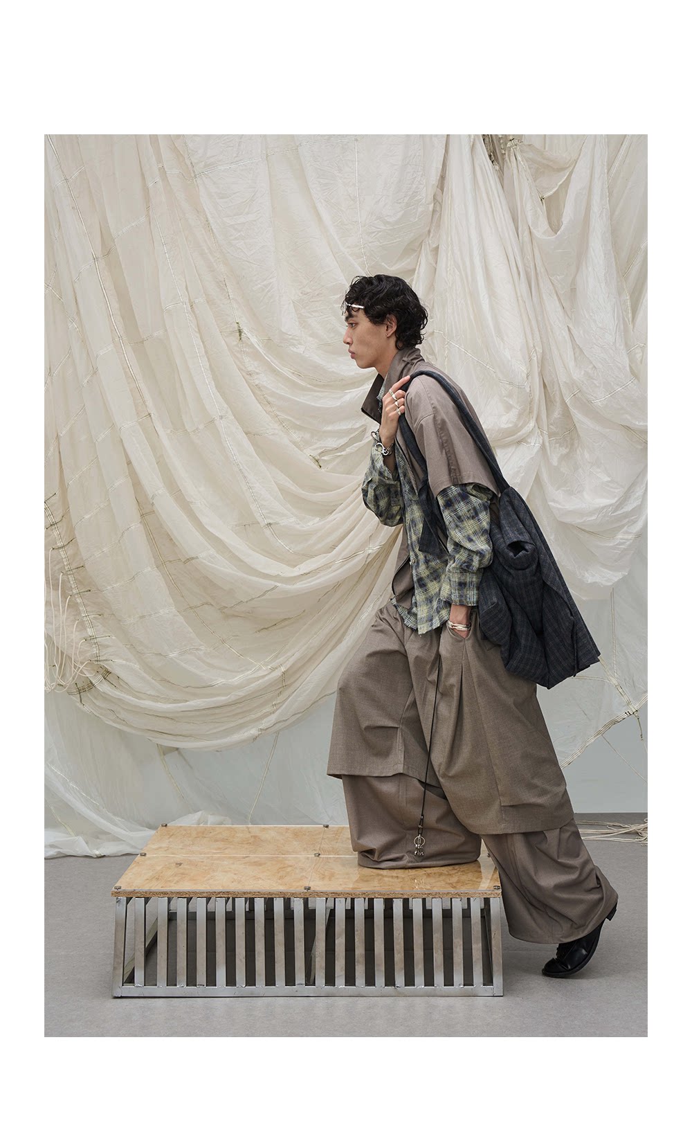 ELEGANT DRAPED PLEATED PANTS
