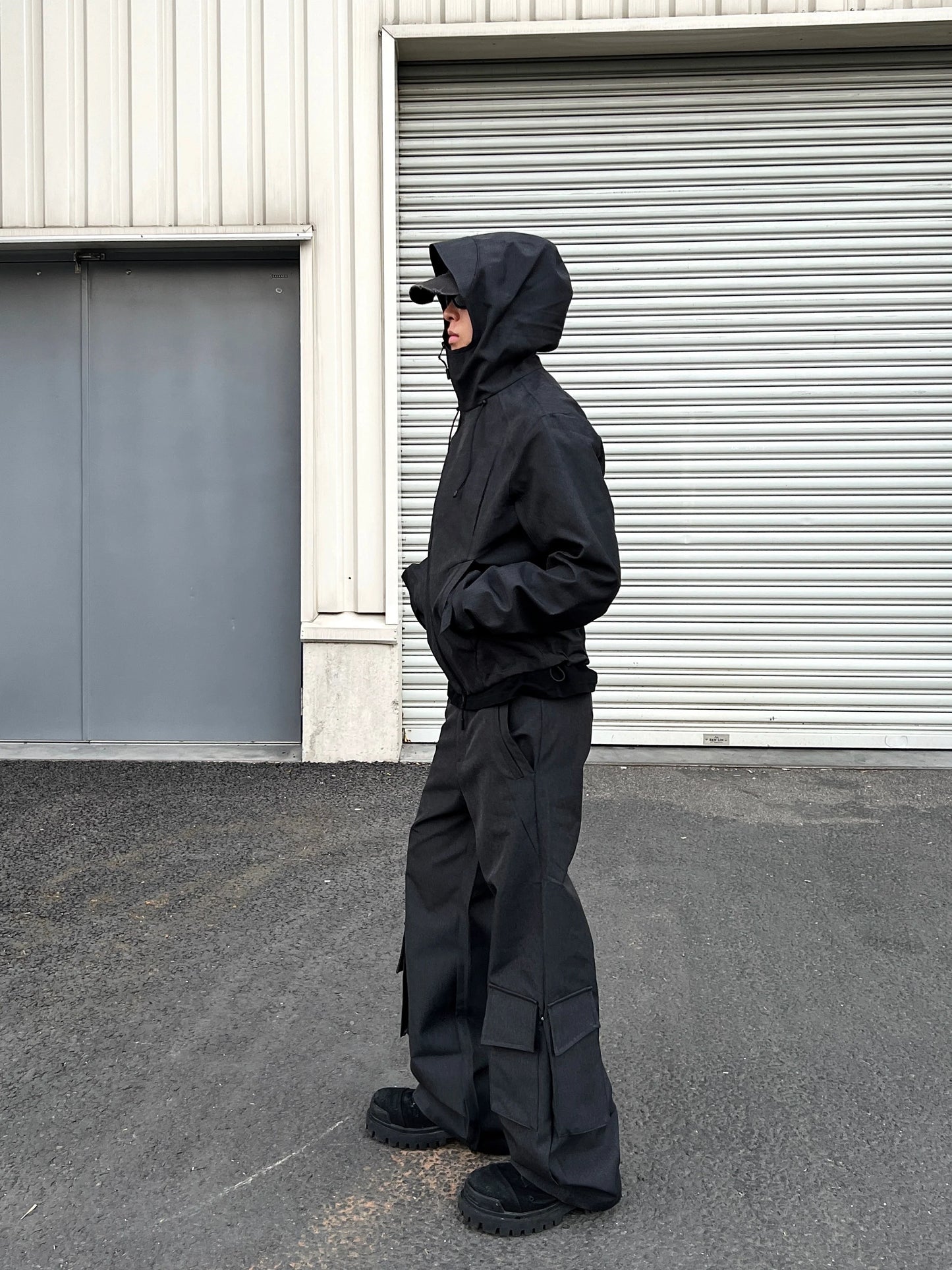 CURVED ZIPPER WATERPROOF JACKET