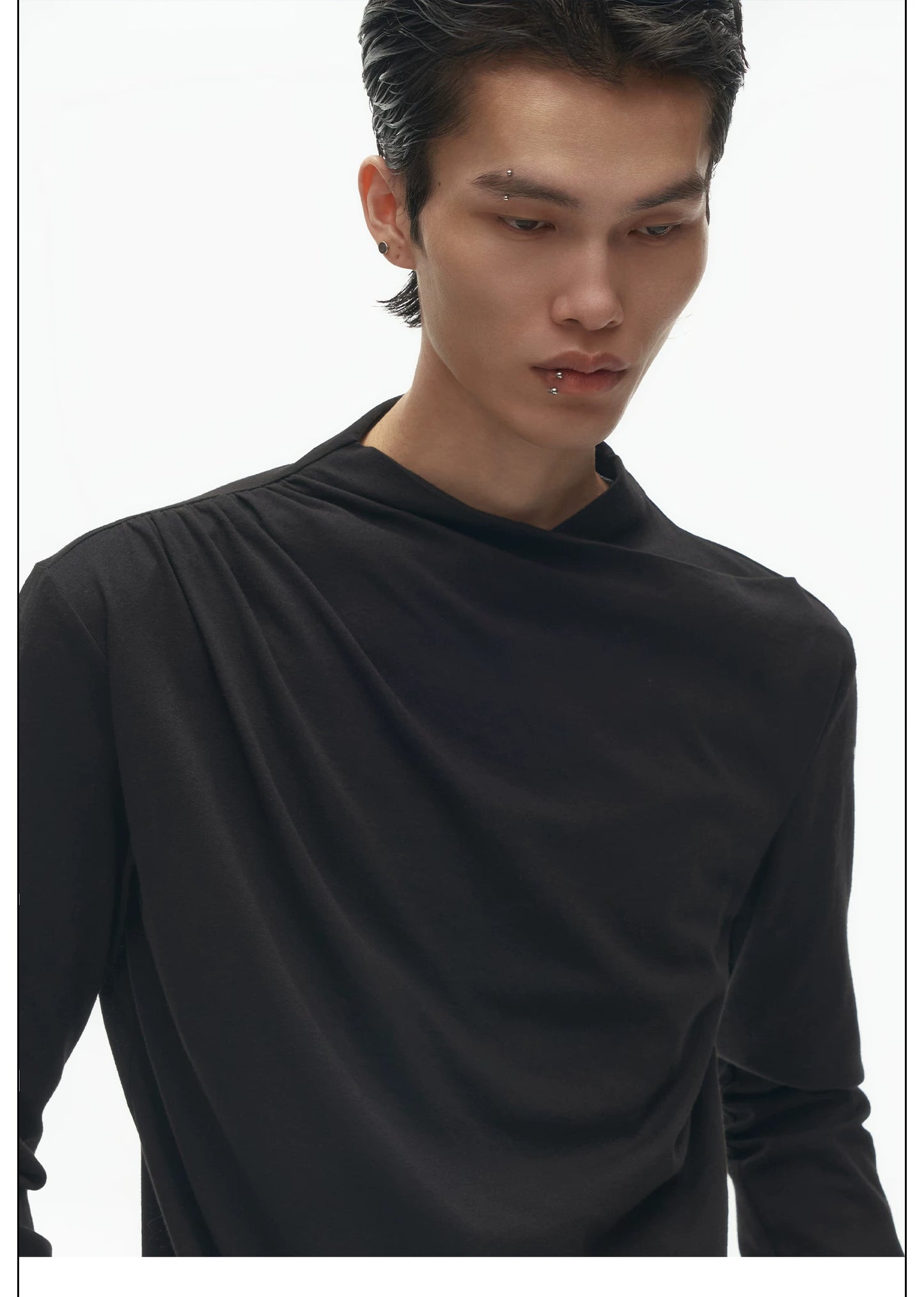 PLEATED HIGH NECK LONG SLEEVE