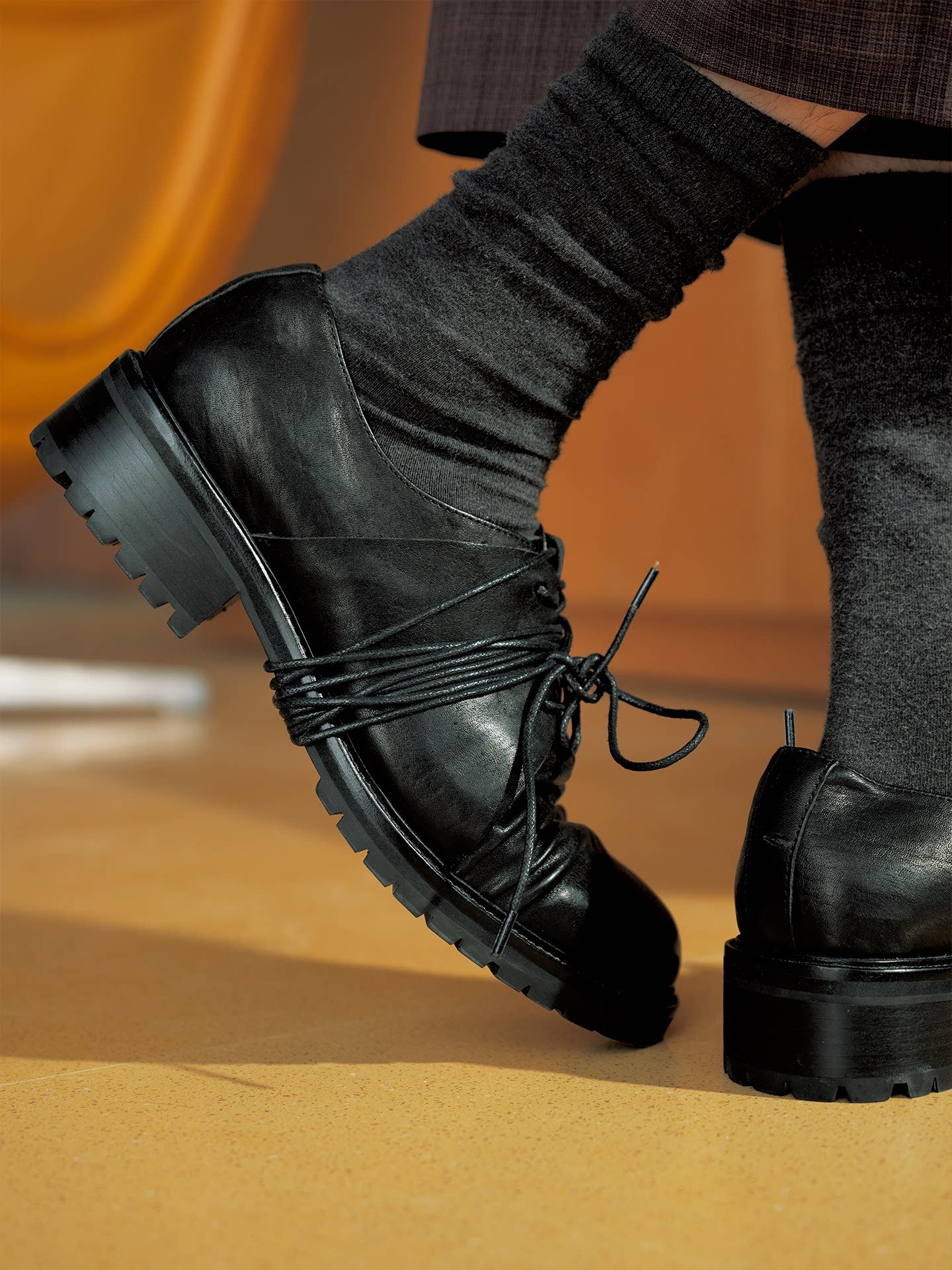 DISTRESSED LEATHER DERBY SHOES