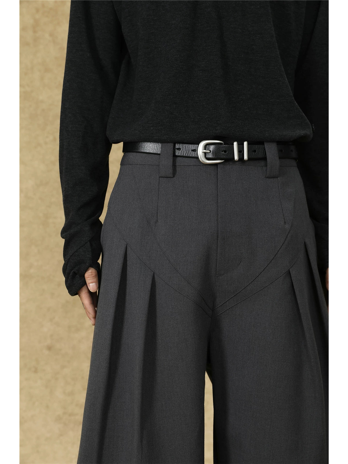 PLEATED WIDE-LEG TROUSERS