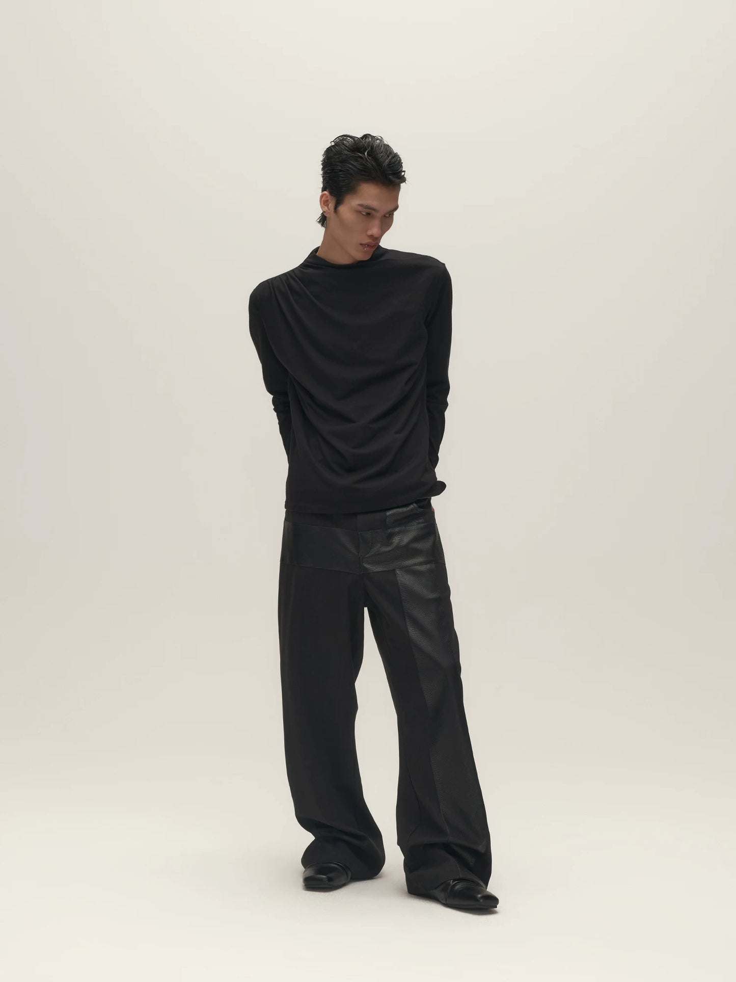 PLEATED HIGH NECK LONG SLEEVE