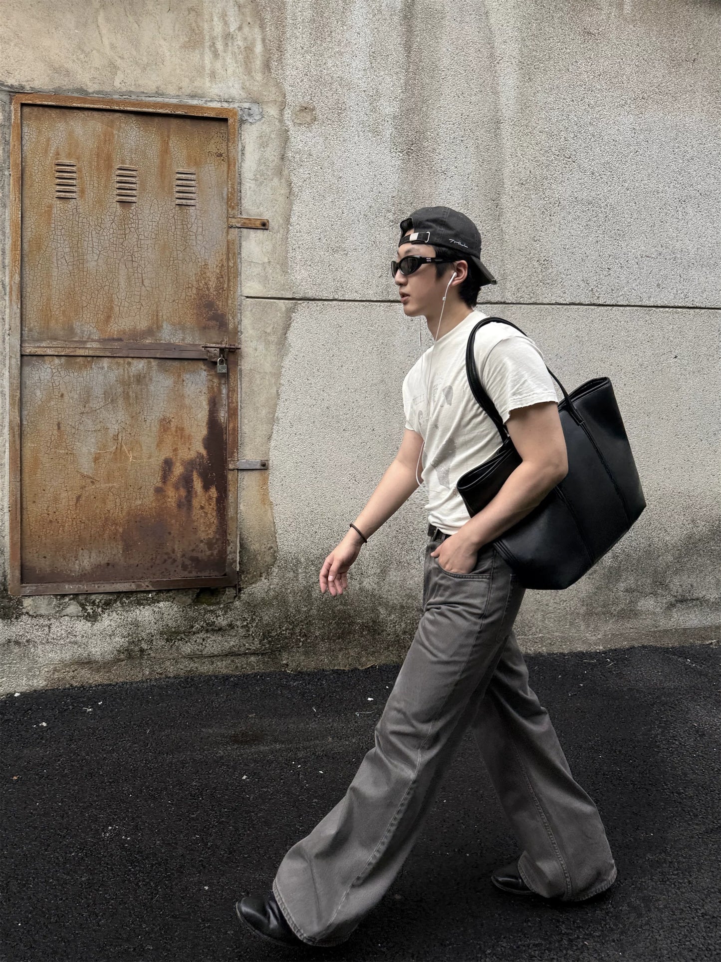 EDGED COMMUTER BAG