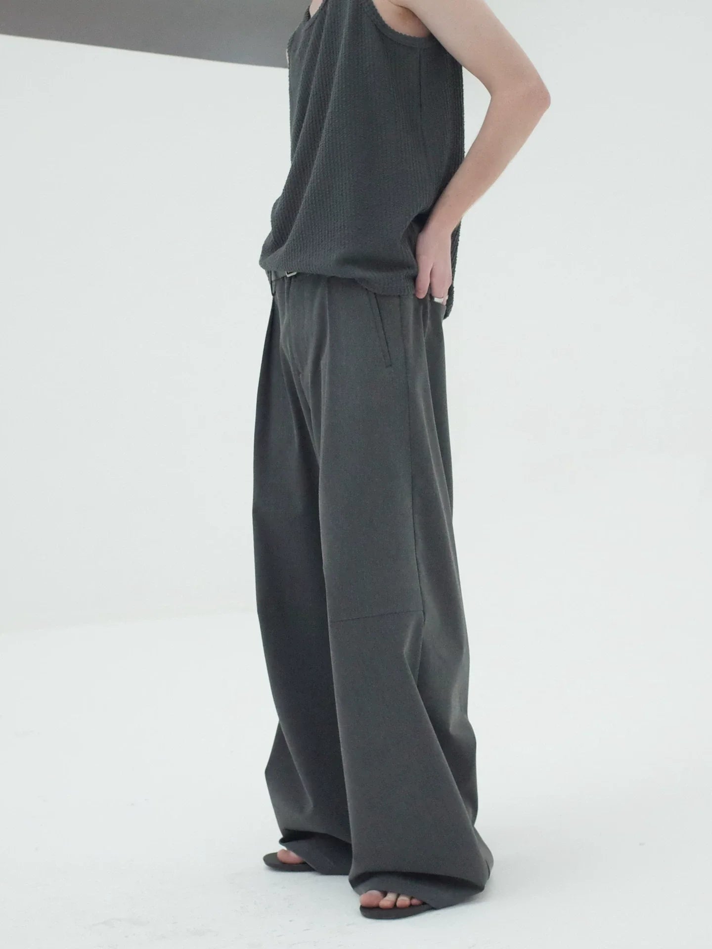 DRAPED WIDE-LEG CASUAL PANTS