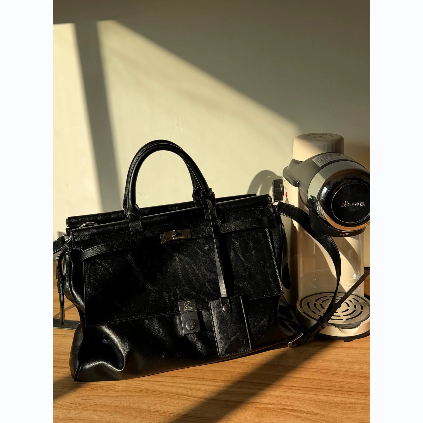 RETRO OIL WAX BAG