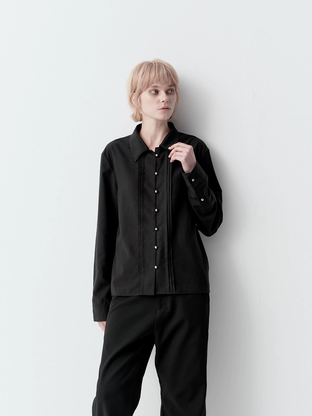 PLEATED LINEN BUTTON-UP SHIRT