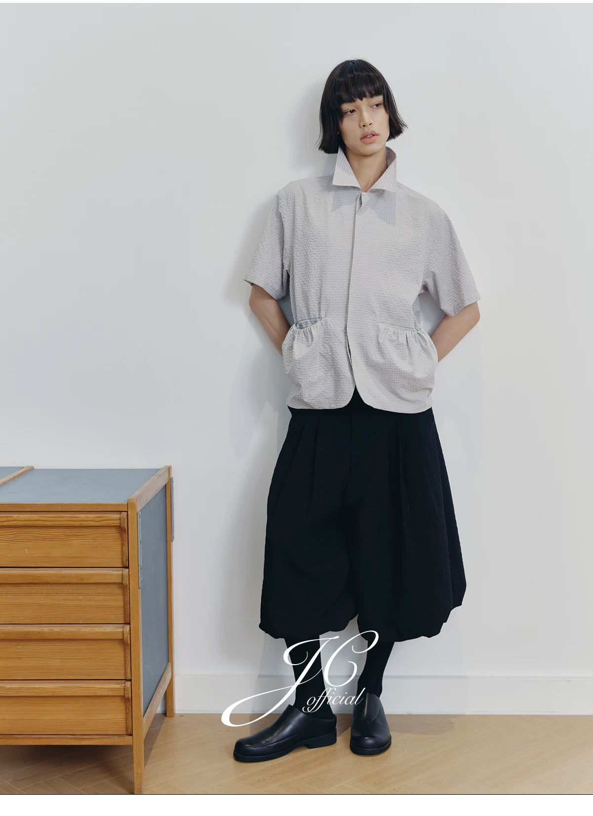 LEAF PATTERNED PLEATED PANTS