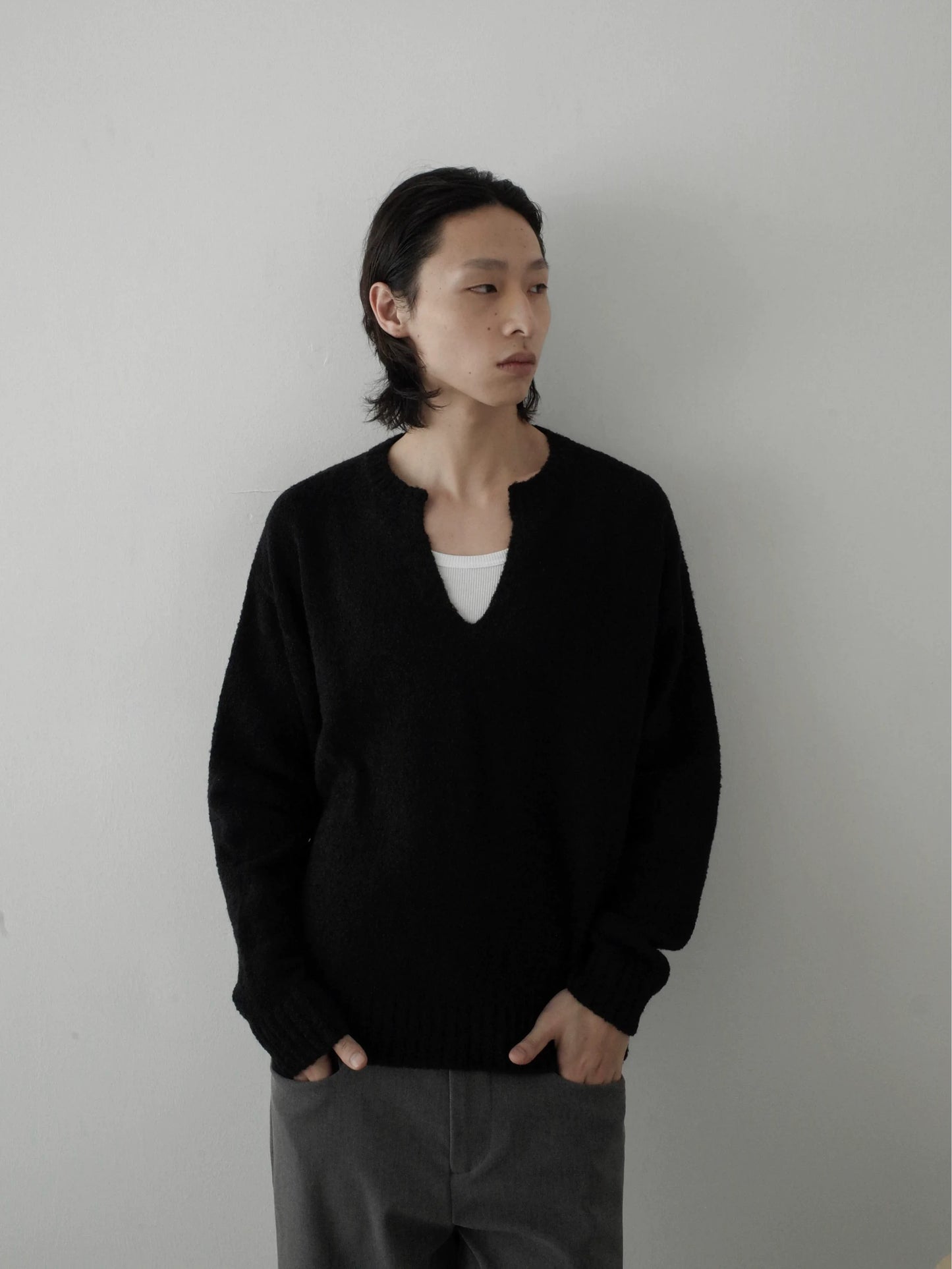 RETRO V-NECK KNIT SWEATER