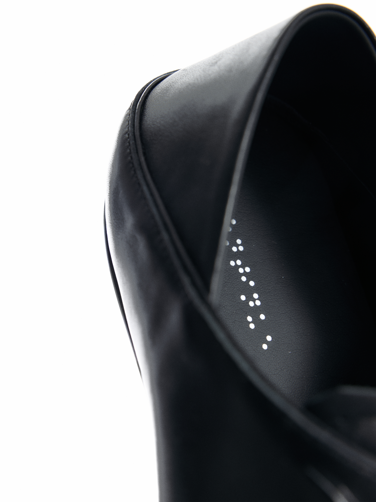 EMBOSSED CALFSKIN CASUAL SHOES